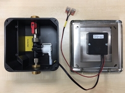 SAPHO - Podomítkový automatický splachovač pro urinal 24V DC, černá (PS002B)
